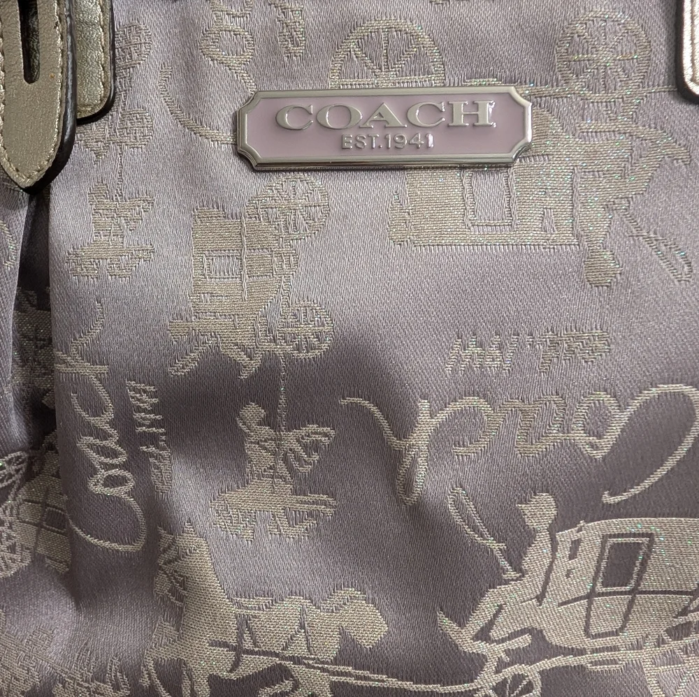 Coach Signature Horse &‎ Carriage Print Tote Bag Lavender Metallic Leather Trim - Picture 6 of 6